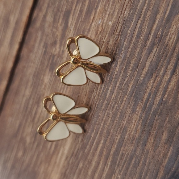 Nwt for pierced ears E445 delicate butterfly earrings cute 😍 - Picture 2 of 2